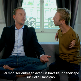 Discussion en un RH et un coach en situation de handicap moteur (bras atrophiés)